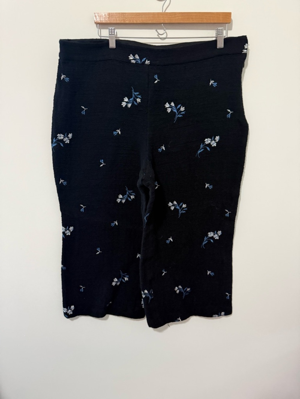 Ann Taylor Black Cropped Knit Pants with Blue & White Floral Detail